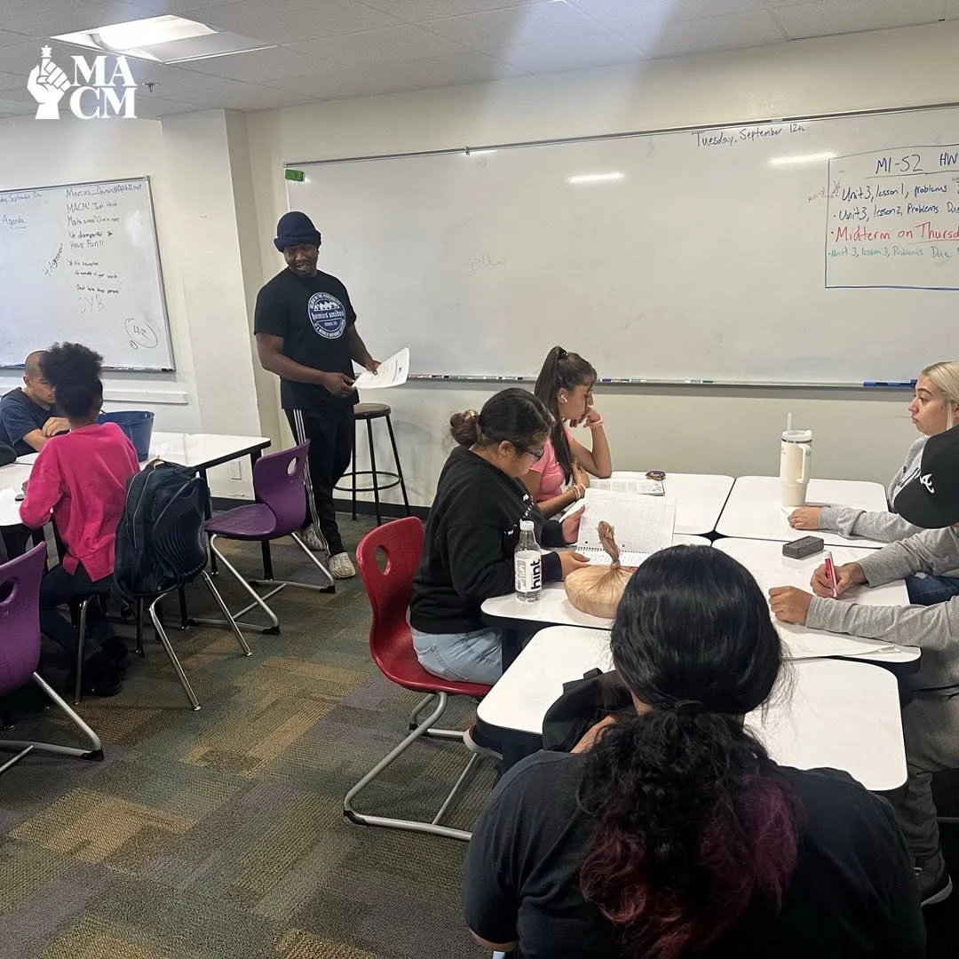 A MACM classroom session led by a facilitator